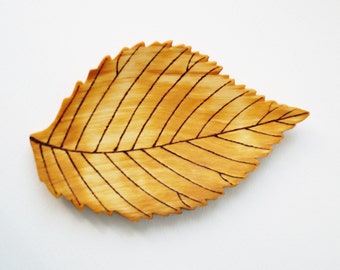 Wooden decorative jewelry plate, elm leaf shaped decor, wooden ring dish, hand carved jewelry holder, natural minimalistic home decoration