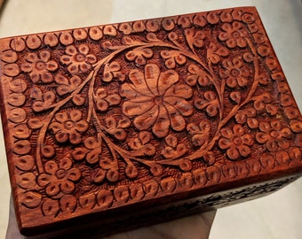 Hand Carved Wooden Jewellery Box, gift for girlfriend, Gift for Wife, Bridesmaid gift, Gift for her, Jewelry Box, Make-up box, Women gifts