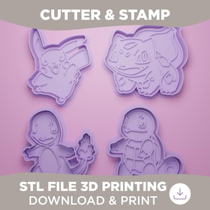 Puede incluir: Cuatro cortadores de galletas de plástico morado con forma de personajes de dibujos animados populares. Los cortadores incluyen Pikachu, Bulbasaur, Charmander y Squirtle. El texto "CUTTER & STAMP" y "STL FILE 3D PRINTING DOWNLOAD & PRINT" está presente.