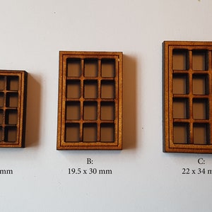 Confezione da 10 finestre in MDF tagliate al laser per edifici del terreno D&D Warhammer 28mm diorama ferroviario modello O