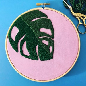 Monstera Embroidery Kit, needlecraft kit, embroidery pattern, beginners needlecraft kit, modern embroidery kit, hoop art, embroidery art,