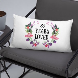 83 Jahre Geliebtes Kissen, personalisiertes Oma Kissen für 83rd, personalisiertes Geburtstagskissen, 83 und fabelhaft, fabelhaft mit 83, Geschenk für Oma