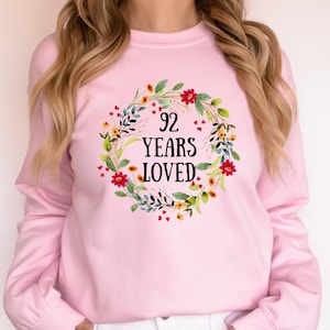 92 Jahre geliebtes Sweatshirt, 92 Geburtstagsgeschenke für Frauen, 92 Jahre Geburtstag, Oma 92 Geburtstagsgeschenk für Sie, 92 Jahre altes Oma Geschenk