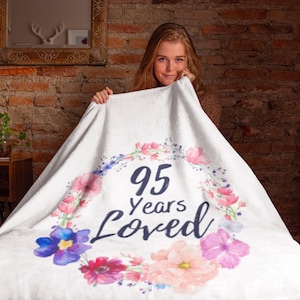 Couverture 95 ans aimée, cadeaux 95e anniversaire pour femme, femme de 95 ans, jetés pour sa grand-mère Gigi, cadeau couverture grand-mère personnalisé