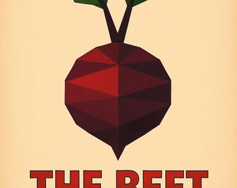 Op de afbeelding: Een geometrische illustratie van een rode biet met groene bladeren en de tekst "THE BEET GOES ON" in het rood. De achtergrond is lichtbeige.