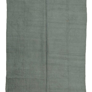 Alfombra de cáñamo gris rayada desgastada: 1,35 x 2,75 m, estilo kilim anatolia vintage