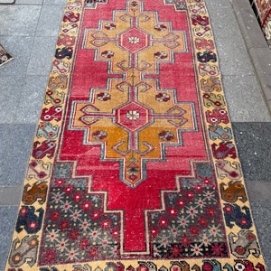 Vintage Turkish Oushak Rug (4&quot;x9&quot; ft): 1950s Wool-Cotton Boho Carpet