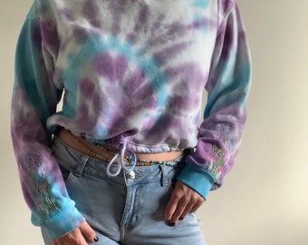 Upcycled Floral Tie Dye Crop Sweater, Handstitched Flowers Mushrooms Crop Top Drawstring Sweatshirt, Reworked Boho Hippie Long Sleeve Top