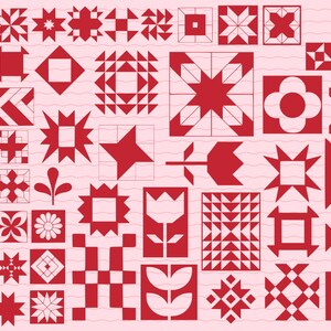 Op de afbeelding: Een verzameling rode quiltblokontwerpen in verschillende geometrische vormen, waaronder sterren, vierkanten en bloempatronen. De blokken zijn gerangschikt op een lichtroze achtergrond met een golvend patroon, wat een vintage of handgemaakte uitstraling cre&euml;ert.