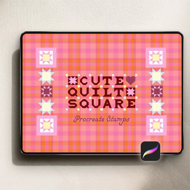 以下が含まれることがあります： ピンクとオレンジのチェック柄の背景に「CUTE QUILT SQUARE」と「Procreate Stamps」の文字が書かれた長方形のデジタルグラフィック。水色、黄色、ピンクの星と正方形の模様が繰り返される垂直のボーダーデザインが含まれています。