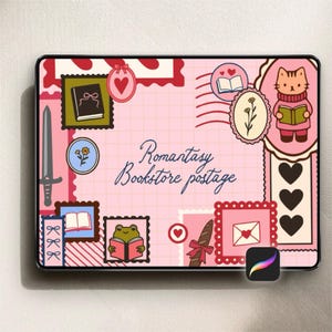 Puede incluir: Ilustración digital con fondo rosa cuadriculado, adornada con diseños de sellos postales. Estos sellos representan libros, corazones, una espada, una flor y un gato leyendo. El texto en cursiva dice "Romantasy Bookstore postage", creando una estética caprichosa.