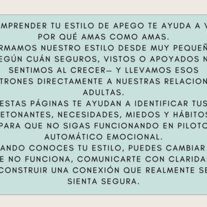 A light teal background with black text in Spanish. The text discusses understanding attachment styles to improve relationships. It mentions identifying triggers, needs, fears, and habits to avoid emotional autopilot.