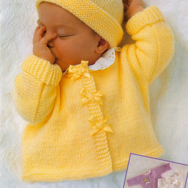 Modèle de tricot bébé pour un cardigan à ruban, une veste, un ensemble boléro et bonnet. Téléchargement numérique PDF DK
