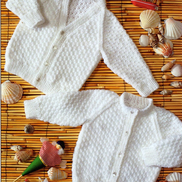 pdf, téléchargement numérique, modèle de tricot de cardigan pour bébé, mailles doubles, 2 modèles 1 est un col en v, 1 est un col rond, taille 16-24 pouces,