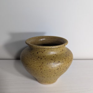 Honey yellow ash falls glaze pot