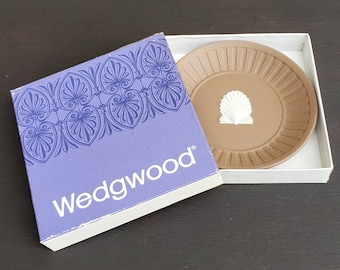 Vintage Rare Wedgwood Taupe Brown Shell Pin Dish Fluted Edge Tray Saucer Style Plate