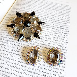 Vintage 80s Aurora Borealis Rainbow Gray Black Brooch & Clip On Earrings Set image 1