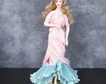 Vintage New in Box Ashton Drake Galleries Pretty as a Picture Girl