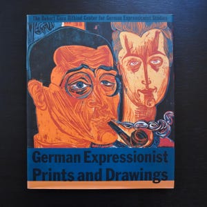 Może przedstawiać: Okładka książki z dwoma stylizowanymi portretami w kolorze pomarańczowym i czarnym. Na górze napis "The Robert Gore Rifkind Center for German Expressionist Studies". Tytuł "German Expressionist Prints and Drawings" jest niebieski na dole.