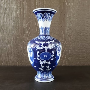 Vintage Chinese 20th Century Hand Painted Blue & White Floral Ceramic Vase, Chinoiserie Mid Century Ornament, Asian Home Decor