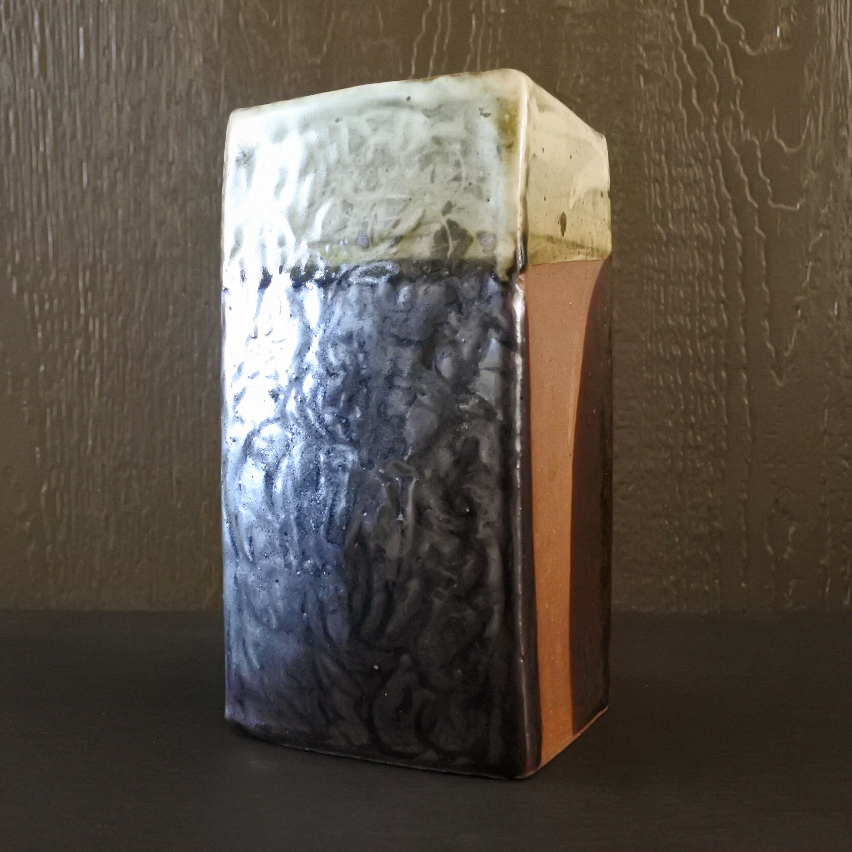 欧州製　studio陶器のヴィンテージ花瓶　ひし形模様 ヴィンテージ ハンドメイド スタイル 粘土スタジオ アート 陶器