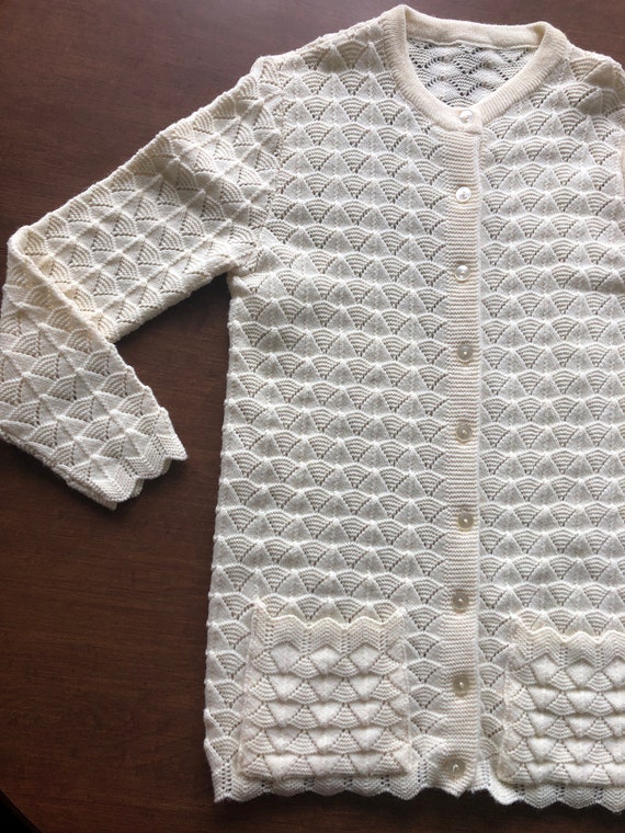 1960's White Seashell Knit Cardigan - image 4