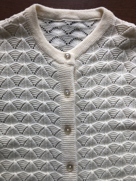 1960's White Seashell Knit Cardigan - image 3