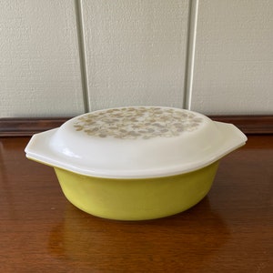 Pyrex #043 Verde Olive Green 1-1/2 QT. Casserole Dish with Lid