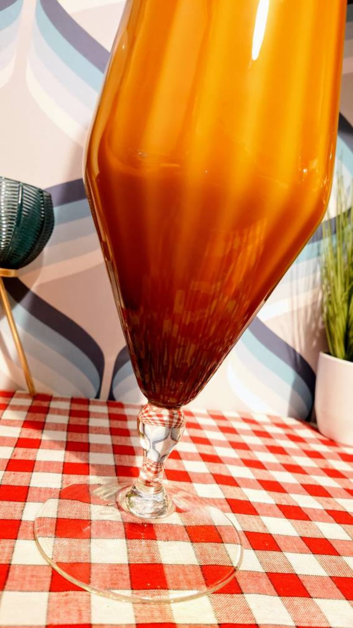 Superbe vase géant en verre ambré de 445 cm de haut. Etsy