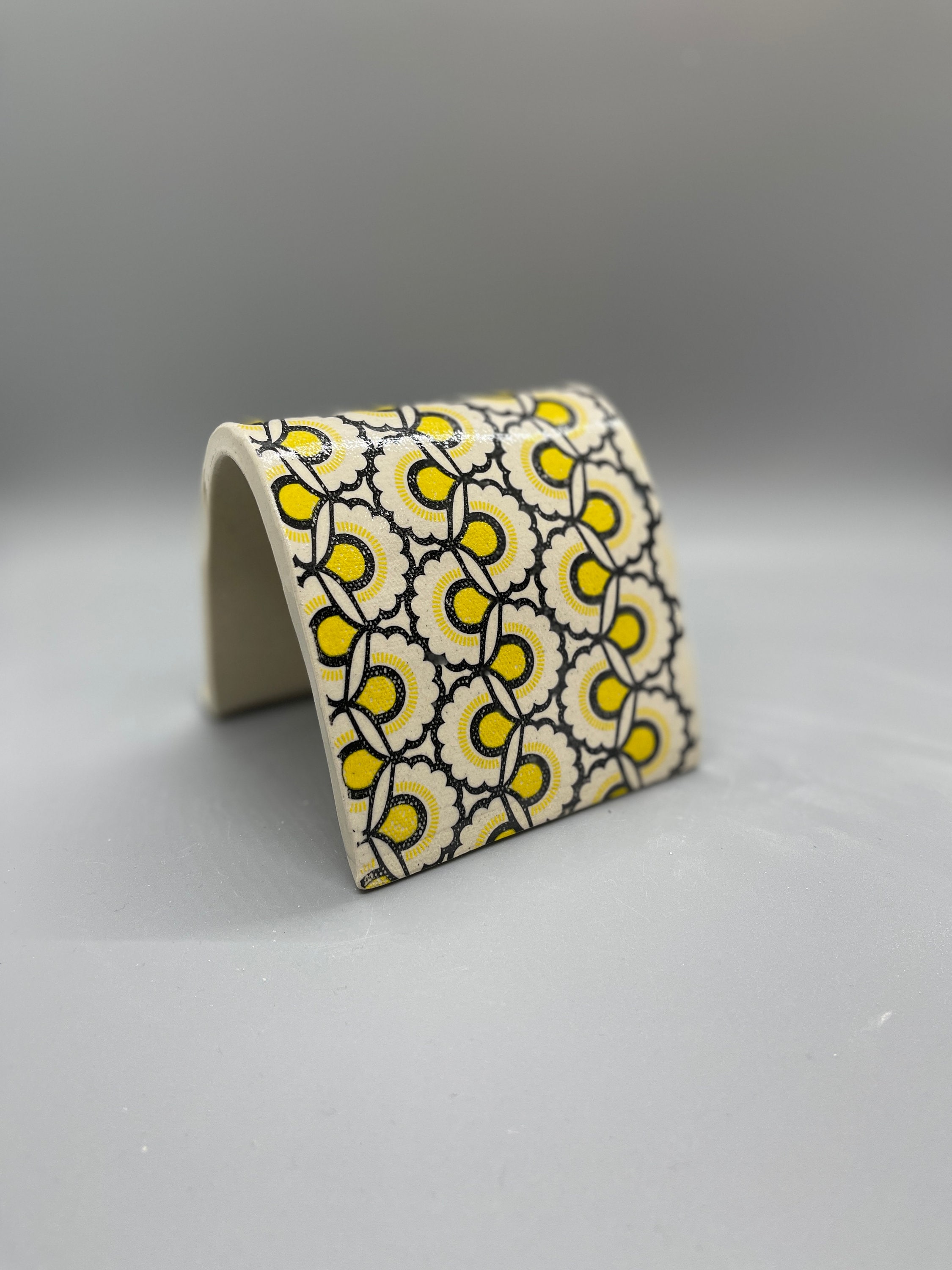 Retro Patterned Phone Stand - Etsy