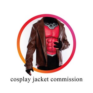 Peut inclure: Veste marron imitation cuir avec un torse musclé rouge et des gants noirs. La veste a un design classique avec un col et une fermeture à boutons. Le texte "cosplay jacket commission" est en bas.