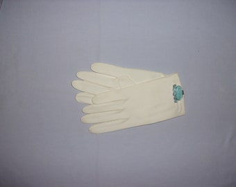 NOS Vintage Kasanova Ivory Color Cotton Gloves Women Size 7 1/2 Embroidery at Wrists