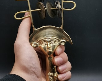 Réplica única de sistro de cobre de Hathor (instrumento musical) hecha a mano de su colección original, hecha de cobre, hecha en Egipto con amor