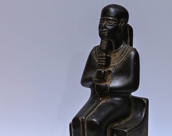 Estatua de arte egipcio de los artesanos de Dios Ptah piedra grande y pesada hecha en Egipto