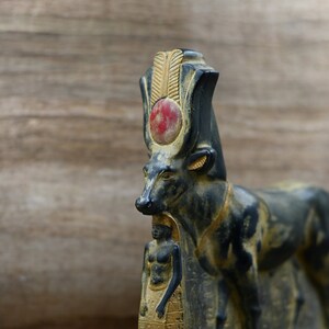 Unique Statue of Hathor Protecting Psamtik This schist statue depicts Psammetik standing in a posture of prayer heavy stone made in egypt