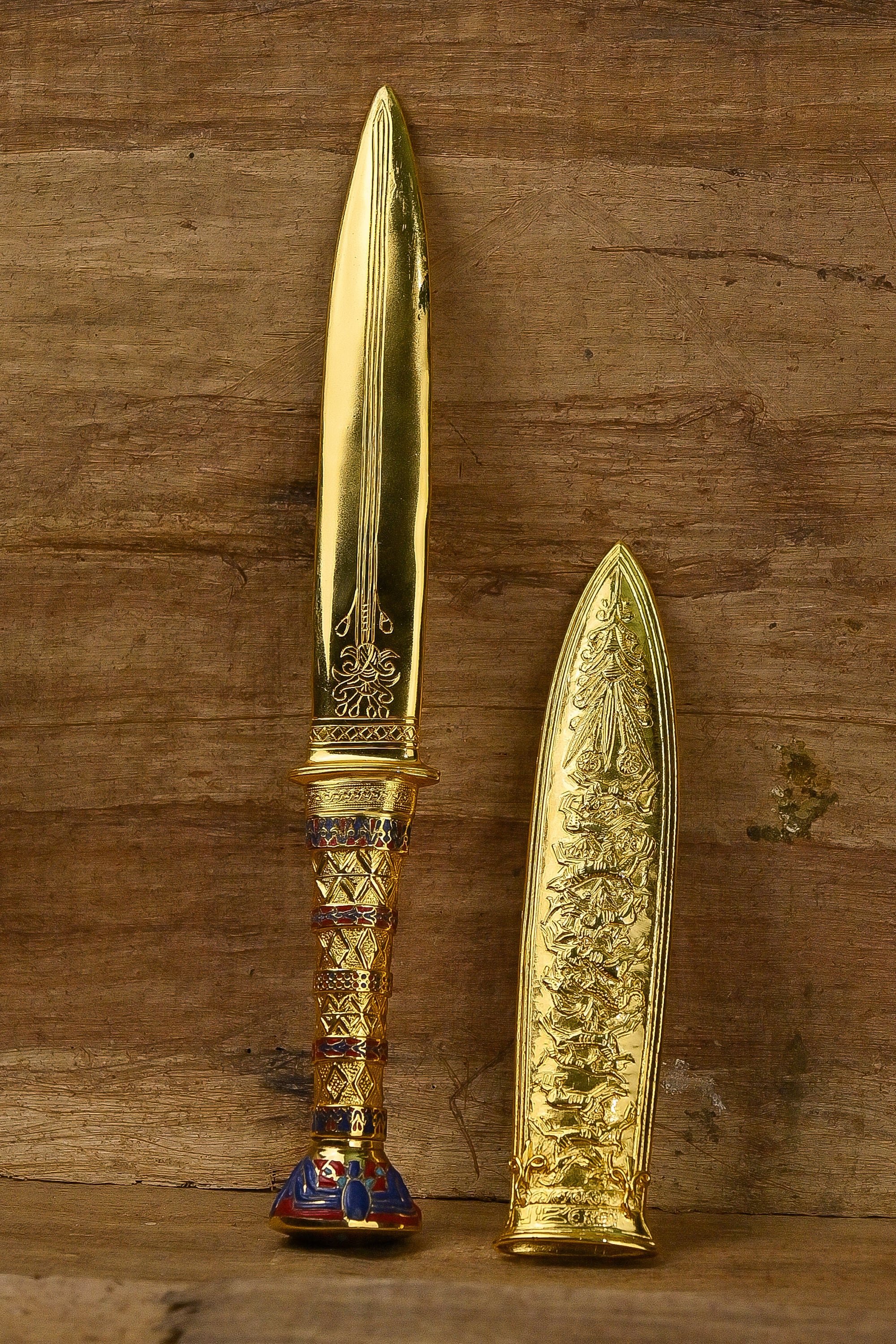 ツタンカーメンの宝物の重要な部分の一つである王の黄金の短剣