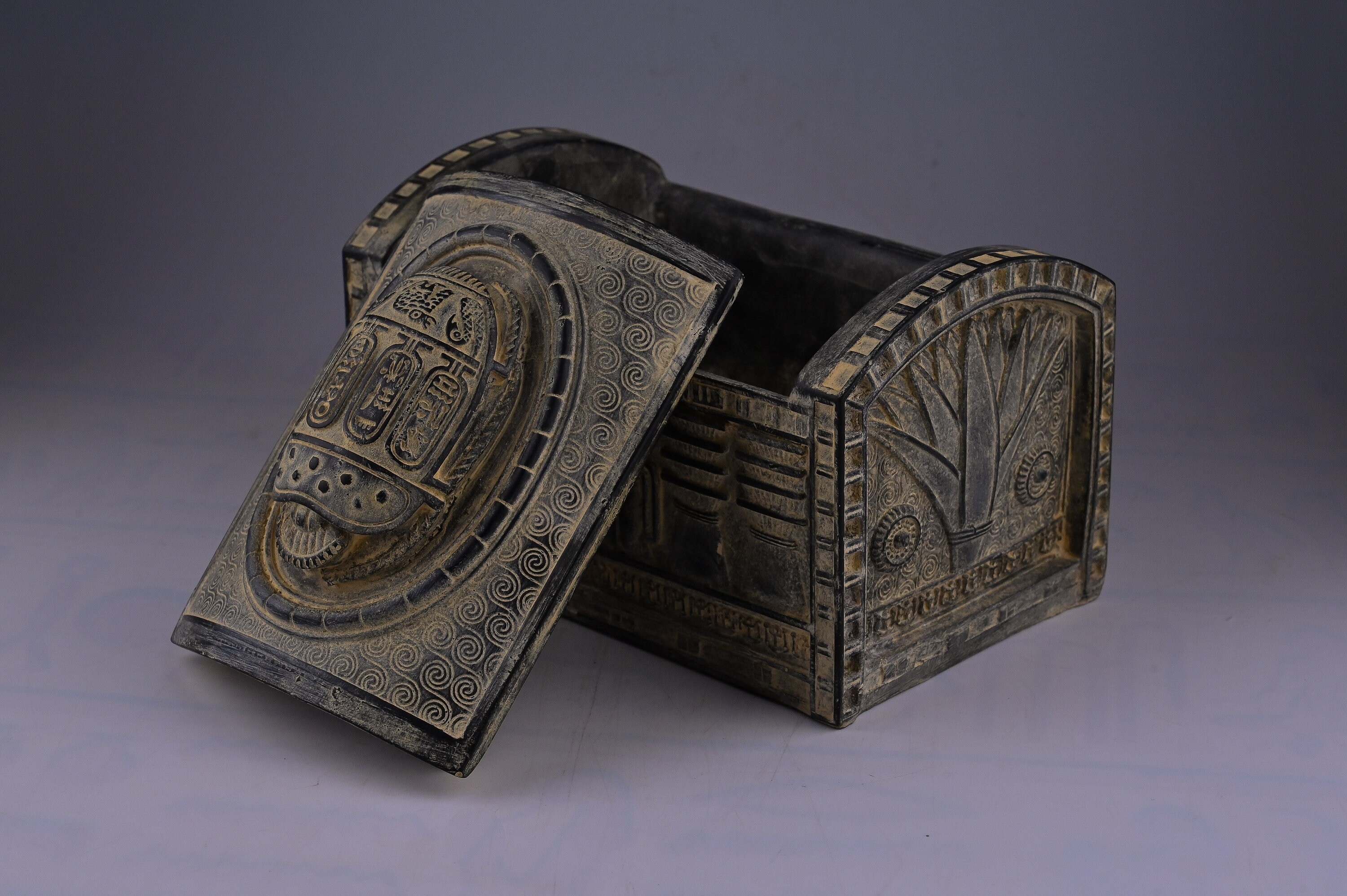 古代エジプト石彫りスカラベ箱付きR76-1