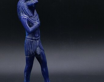 エジプトで作られた太陽の円盤を戴冠した古代エジプトの太陽神 エジプトで作られた太陽の円盤を戴冠した古代エジプトの太陽神