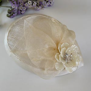 Woman&#39;s Kippah - Fascinator - Ivory - Shabbat, High Holiday, Yom Kippur - Bridal, Wedding - Yarmulke for Women - Head Covering - She•ppah