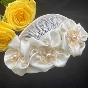 Woman&#39;s Kippah - Fascinator - Ivory - Bride, Wedding - Shabbat, Yom Kippur, High Holiday- Yarmulke for Women - Head Covering