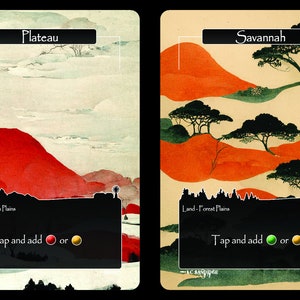 K&ouml;nnte beinhalten: Zwei Landschaftskunstkarten. Eine mit dem Titel "Plateau" zeigt einen roten Berg und den Text "Land-Mountain Plains" und "Tap and add red or yellow". Die andere Karte, "Savannah", zeigt orangefarbene H&uuml;gel und B&auml;ume mit dem Text "Land-Forest Plains" und "Tap and add green or yellow".