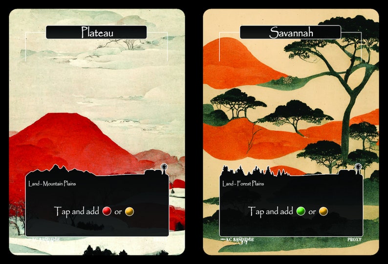 K&ouml;nnte beinhalten: Zwei Landschaftskunstkarten. Eine mit dem Titel "Plateau" zeigt einen roten Berg und den Text "Land-Mountain Plains" und "Tap and add red or yellow". Die andere Karte, "Savannah", zeigt orangefarbene H&uuml;gel und B&auml;ume mit dem Text "Land-Forest Plains" und "Tap and add green or yellow".