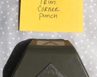 Retired Scallop Trim Corner Punch #118870