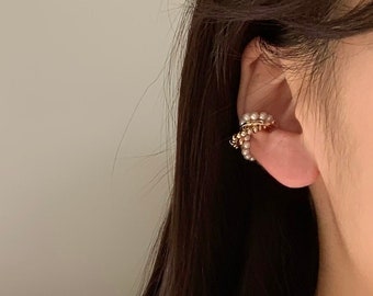 MARMELO / Avery's Pearl Wrapped Twisted Metal Ear Cuff for Women / Unique Pearl Ear Cuff / Gold, Silver / Gift box