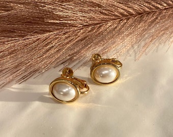 MARMELO / Oval Pearl Clip on earrings for woman / Vintage mood Non Pierced Clip on earrings with Gift box