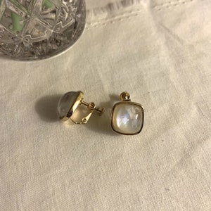 MARMELO / Clear Rounded Square Stud earrings for woman / Vintage mood Non Pierced Clip on earrings good for Minimalist, Everyday /Gift box