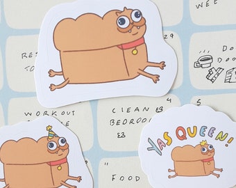 Könnte beinhalten: Drei Aufkleber mit einem Cartoon-Brot-Charakter mit verschiedenen Gesichtsausdrücken und Accessoires. Der erste Aufkleber zeigt den Charakter mit einer Brille und einem roten Halsband. Der zweite Aufkleber zeigt den Charakter mit einer Partymütze. Der dritte Aufkleber zeigt den Charakter mit einer Krone und dem Text "Yas Queen!"