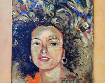 Woman and Light II est un art original. Un portrait de femme avec des oiseaux sur la tête, poétique et parfait pour décorer dans des tons chauds et pastel