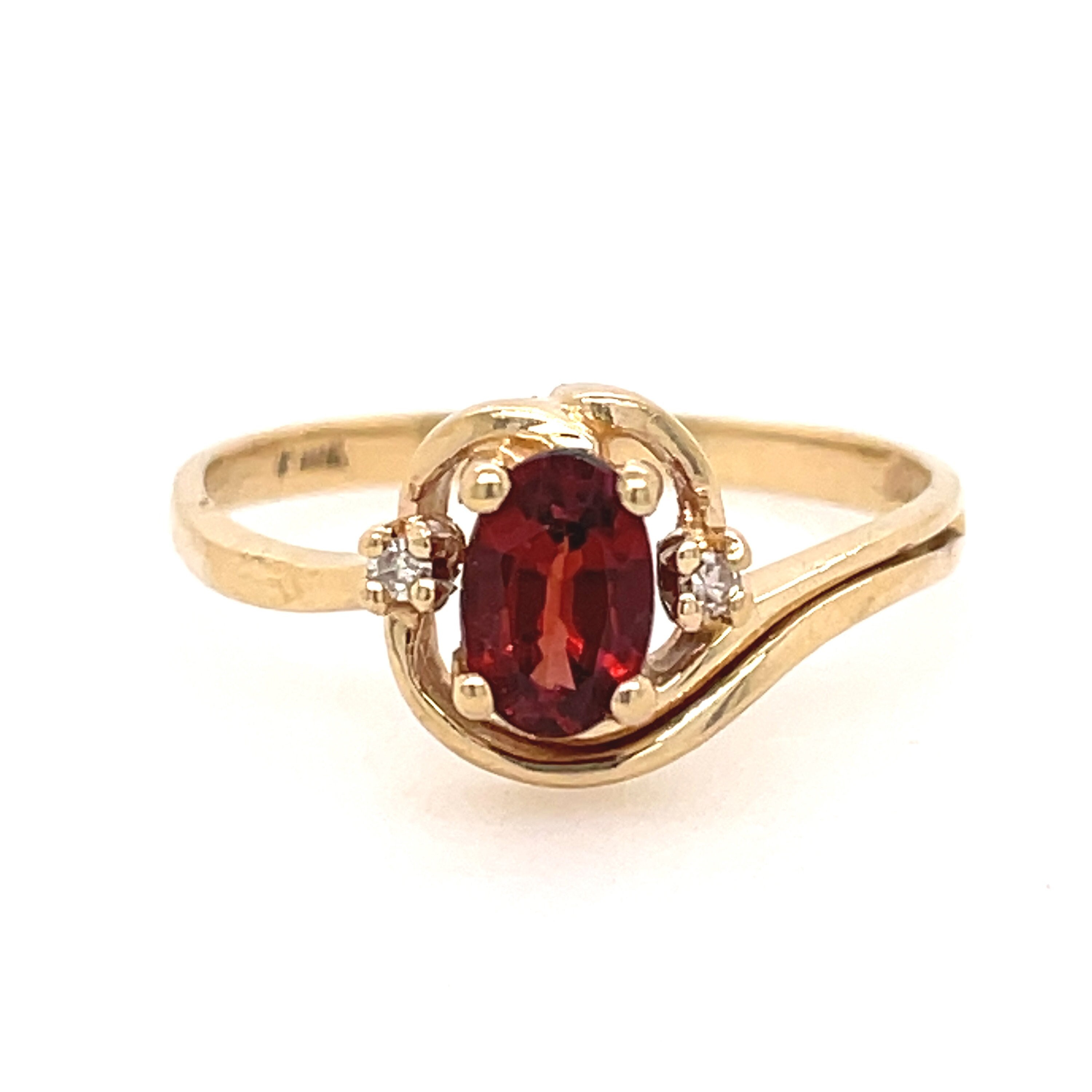 10K Yellow Gold 3-stone Garnet Swirl Ring With 0.03CTW Diamonds - Etsy