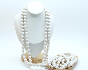 White Handmade Elegant Long Silk Beaded Necklace, Colorful & Lightweight Fashion Jewelry for Women, Elegant, Retro Silk Bead Statement Piece